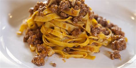 Il ragù alla bolognese: la ricetta base, i consigli e i segreti per prepararlo - La Cucina Italiana