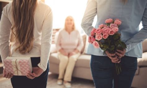 Tidak perlu bingung, ini dia 35 kado paling berkesan untuk ibu tercinta! Jangan Lupa Meriahkan Hari Istimewa Sang Ibu dengan 9 ...