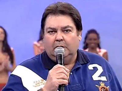 Nos últimos tempos, os boatos de morte de celebridades. Is television the drug of the nation in Brazil ...