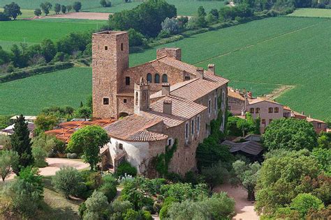 Weinbau ist eine aufgabe mit tradition, der sich unsere familie seit vielen generationen widmet.im bewusstsein dieser geschichte kann ich mir keine schönere aufgabe vorstellen, als an der fortführung dieser tradition mitzuwirken. Castell de Empordà Barcelona Golf