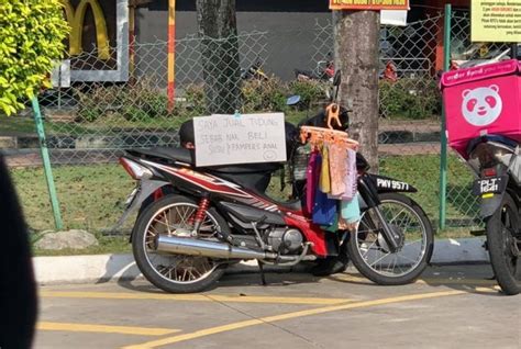 Ia adalah minyak enjin semi synthetic. JUAL TUDUNG TENGAH PANAS DI STESEN MINYAK UNTUK BELI SUSU ...