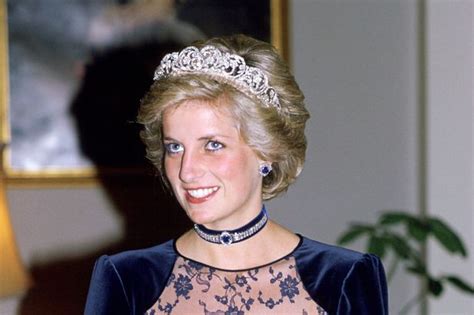 Princess Diana Had A Burka Designed For Her 1986 Visit To Saudi Arabia