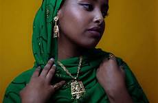 somali hijab hijabi ethiopian attire turban dhaqan celis afro somalia henna muslimgirl