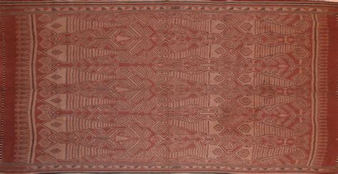 Pua kumbu is a traditional patterned multicolored ceremonial cotton cloth used by the iban people in sarawak, malaysia. Authentic Kalimantan ceremonial cloth Pua Kumbu, Indonesia ...
