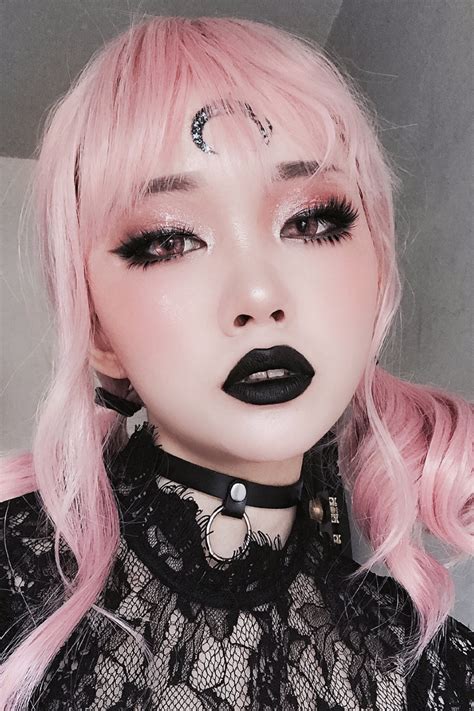 15 Adorable Pastel Goth Makeup Looks That Will Take You Back In Time