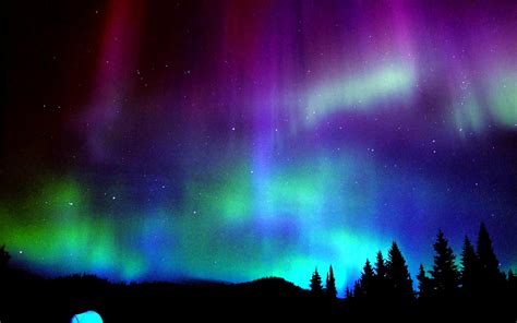 Aurora Borealis The Wonderful Light In The North Pole S Sky Traveldigg Com