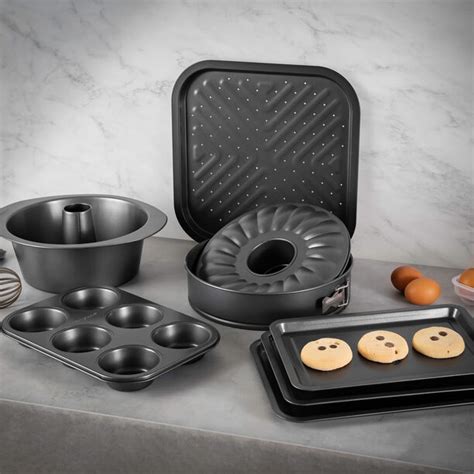 نصف كوب من الزبدة بدرجة حرارة الغرفة. اشتري قالب مافن كيك 6 اكواب من بيتي كروكر باللون ...