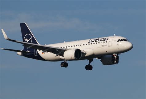 Airbus A320neo Lufthansa In New Colour Scheme