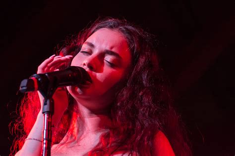 Sabrina Claudio Hits The Sweet Spot With 6lack Seattle Music News