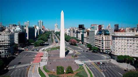República argentina) is a large, elongated country in the southern part of south america, neighbouring countries being bolivia, brazil, and paraguay to the north, uruguay to the north east and chile to the west. Coronavirus: Así luce Argentina en su primer día de ...