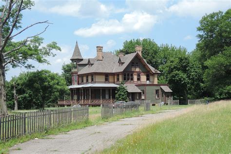 Staten Island’s historic, haunted Kreischer Mansion is for sale - Curbed NY