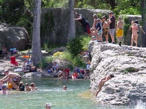 We offer pet friendly, private homes with river frontage and multiple river access points as well as luxury homes on the golf course. Neals Cabins Frio River - HOME DECOR