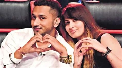 Yo Yo Honey Singhs Wife Seeks Rs 10 Crore In Compensation In Domestic