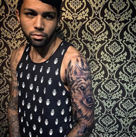 Fã de tatuagens atacante Gabriel lança mais uma veja fotos Blog