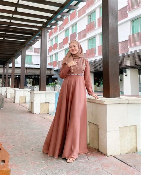 Tren Baju Lebaran 2021 Rekomendasi Dress Muslim Mewah Elegan Ala