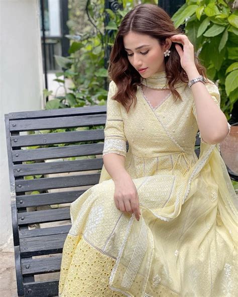 Sana Javeds Instagram Post “🌼🌼🌼 Styling Anilamurtaza Make Up By Me