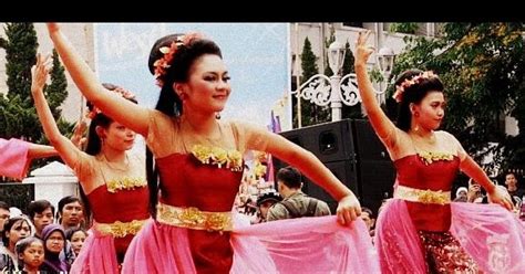 B erasal dari tarian istana dan ada hubungan nama tarian : Tari Jaipong tarian tradisional dari Jawa Barat - Negeriku ...