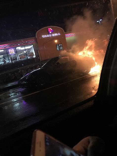 Porsche 911 On Fire In Burien It Looks Like He Occupants Made T Out
