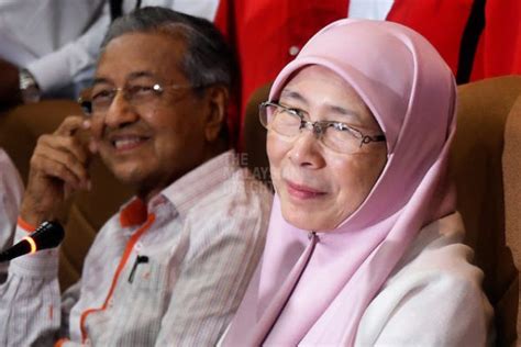 Lahir 3 disember 1952) merupakan ahli politik dan juga bekas timbalan perdana menteri wanita pertama di malaysia dan juga bekas presiden parti keadilan rakyat. PKR JAJA CERITA 'KEKEJAMAN' MAHATHIR TARIK SIMPATI ...