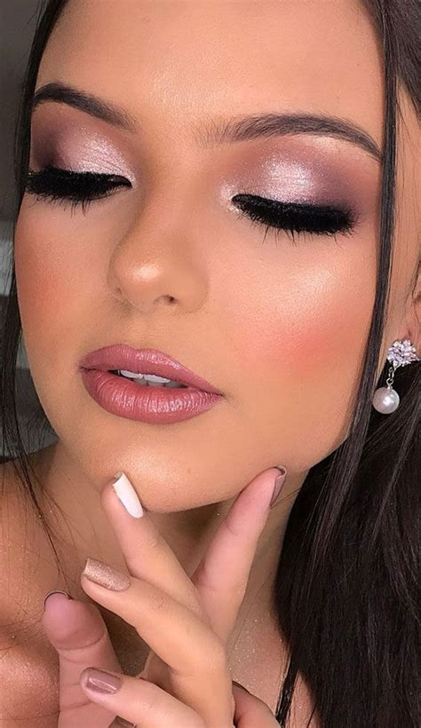 Beautiful Makeup Ideas That Are Absolutely Worth Copying Smokey Pink