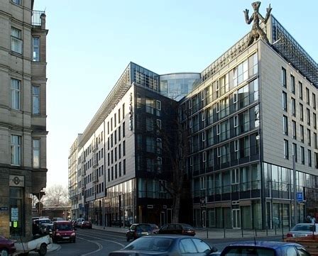 Auf dem flohmarkt an der albertbrücke findet man alles aus dem bereich antik und trödel, wie z.b. Stadt Dresden - Ostra-Allee, Haus der Presse, Marstall ...