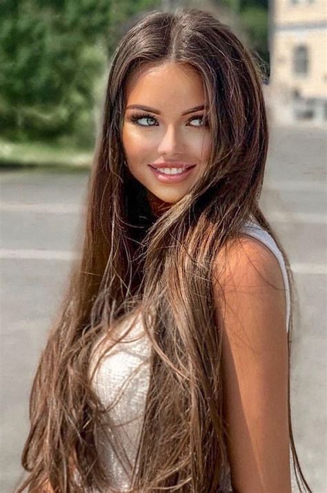 Pin By Beautiful Women And Cars On Brunettes2 Brunette Beauty Beauty Long Hair Styles