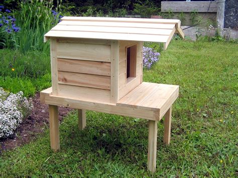 Build a warm, cozy cat shelter for your outdoor cats. Waterproof Insulated Cedar Outdoor Cat House for Winter ...
