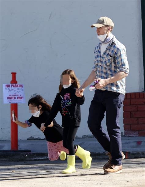 Ryan Gosling Takes Daughters For Ice Cream In Los Angeles — Pic Hollywood Life
