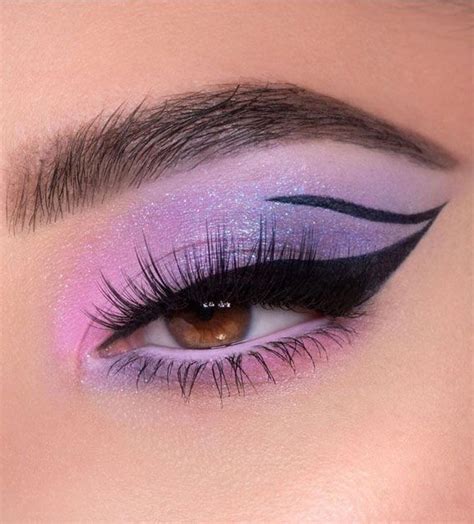 Gorgeous Makeup Trends To Be Wearing In 2021 Purple And Black Graphic