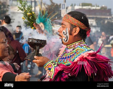 Curandero Tradicional Azteca Chamán En El Trabajo Plaza De La