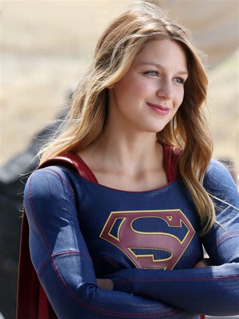 Free Download Melissa Benoist Plays Supergirl And Kara Danvers In Cbs Supergirl [534x712] For