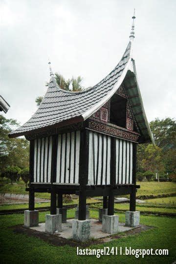 Rangkiang Lumbung Padi Tradisional Minangkabau Desain Rumah