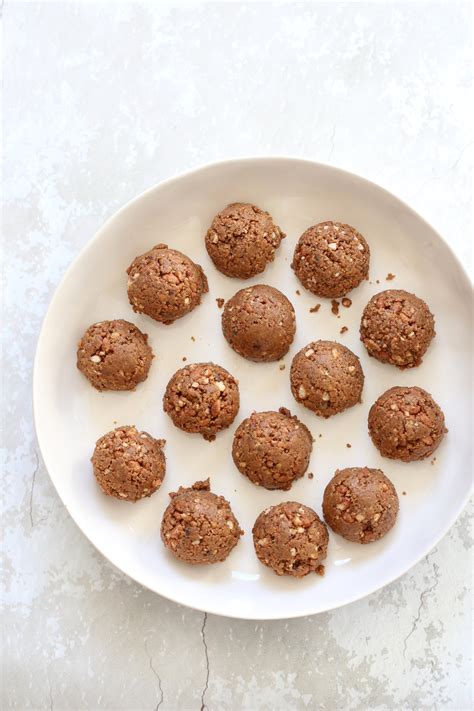 Peanut Butter Balls with Rice Krispies Or Oats - No Bake ...