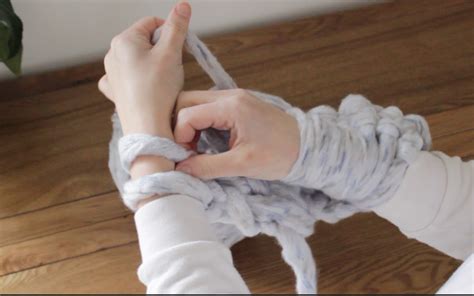 How To Arm Knit Tight Stitches