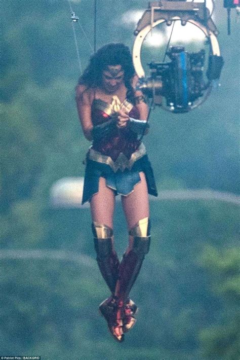 Gal Gadot Is Wonder Woman As She Does Aerial Gymnastics On Set Gal Gadot Wonder Woman Aerial