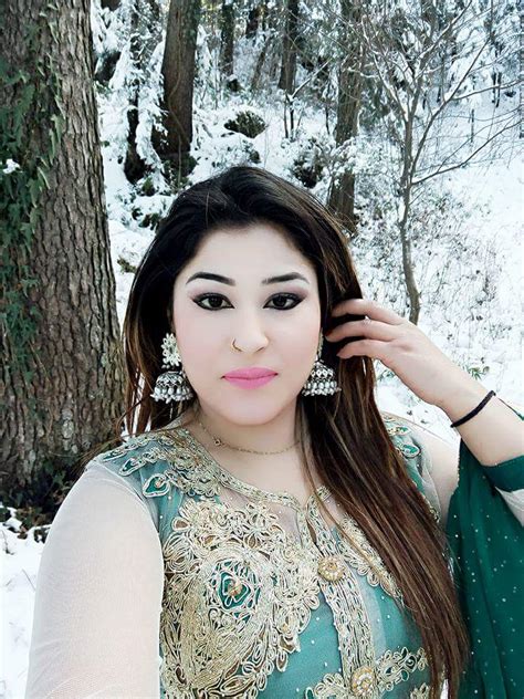 Pashto World Pashto Actress And Dancer Muneeba Shah New Hot Pictures
