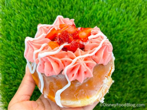 Review Disney Worlds New Strawberry Donut Is For People With A Sweet