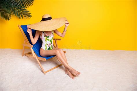 Full Length Photo Of Adorable Girl Dressed Bodysuit Straw Cap Sun Bathing Lounge Chair Empty