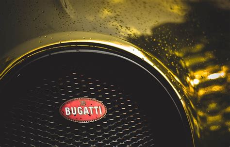 2000x1280 Px Buggati Emas Logo Mobil Sport Water Drops Mobil Ferrari Hd