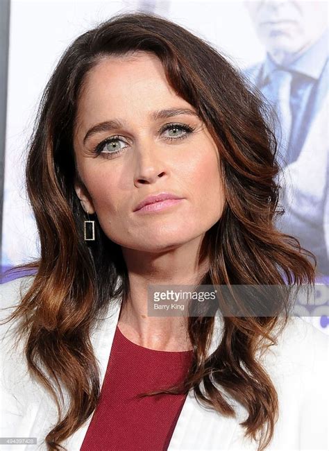 actress robin tunney arrives at the premiere of warner bros robin tunney promis robin