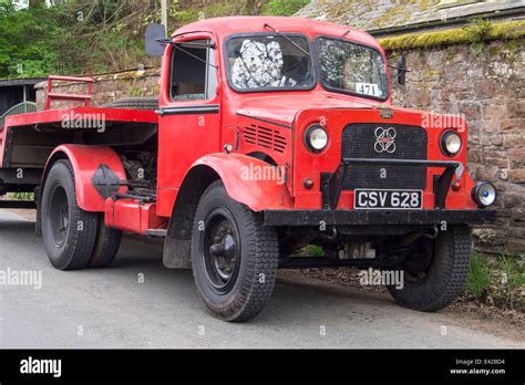 Old Bedford Lorry Hi Res Stock Photography And Images Alamy