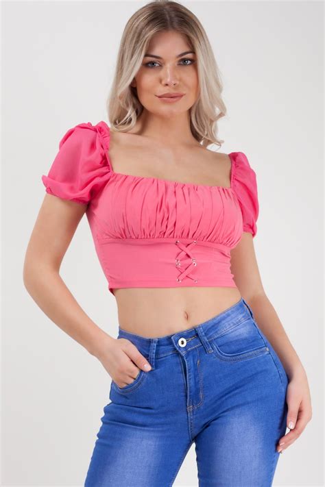 Crop Tops As Fun And Stylish As These Summer Staples Are It S Normal To Feel A Little Nervous