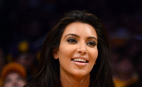 Kim Kardashian Nue Pour Lanniversaire Dun Ami