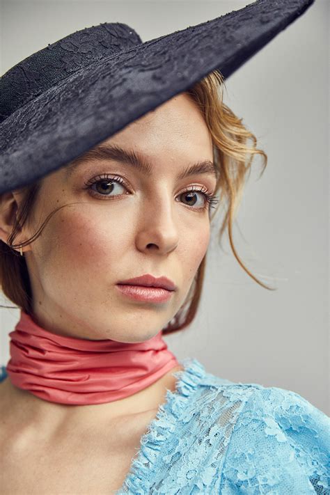 Mar 25, 2021 · jodie comer gave us everything when she gave us killing eve's villanelle, a deadly (yet somehow lovable) assassin. Villanelle y la moda: Cómo Jodie Comer es retratada en las ...