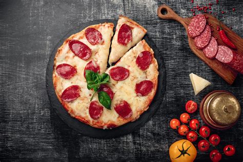 Download Tomato Still Life Food Pizza 4k Ultra Hd Wallpaper