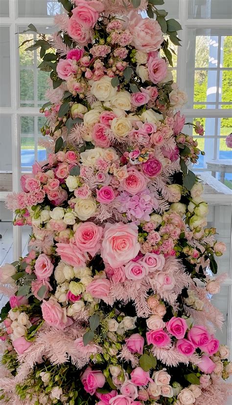 A Christmas Tree Made Of Roses By Millstone Flowers Kdhamptons