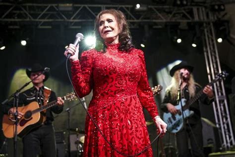 opry to celebrate loretta lynn s 90th birthday country 97 5 fm honolulu hi