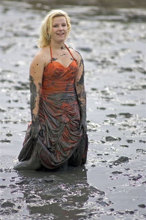 110 Wet Dress Muddy Girl Women