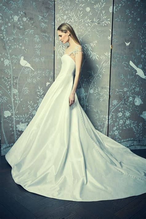 18 Timeless Wedding Dresses For The Classic Bride Wedding Dresses
