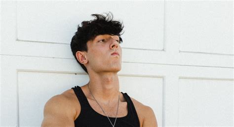 Tiktok Star Bryce Hall Accused Of Transphobia After House Party Ginx